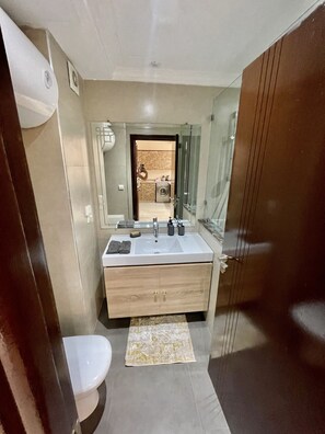 Dusche, Handtücher, Seife, Shampoo