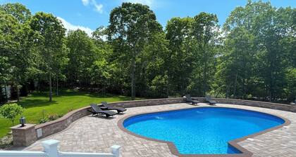 Beautiful Hamptons home close to beaches, shopping, & restaurants!