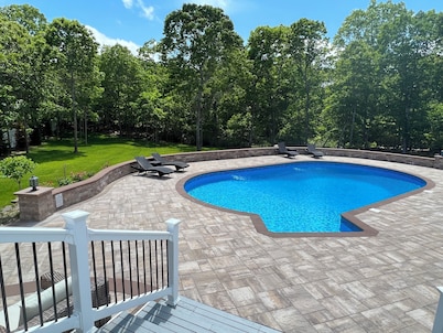 Beautiful Hamptons home close to beaches, shopping, & restaurants!