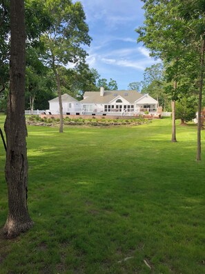 Exterior - Beautiful Hamptons home  close to beaches, shopping, & restaurants!  (Hampton Bays)