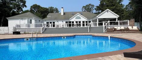 Outdoor pool, a heated pool