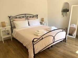1 bedroom, iron/ironing board, travel crib, WiFi - In the heart of the historic center in the beautiful village of Dolceacqua (Dolceacqua)