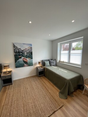 2 bedrooms, iron/ironing board, WiFi - Dream home on the North Sea: dream vacation apartment with high-quality furnishings (Tönning)