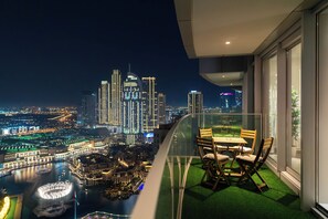 Signature Apartment | Terrace/patio - Lux BnB Opera Grand Burj Khalifa & Fountain View (Dubai)