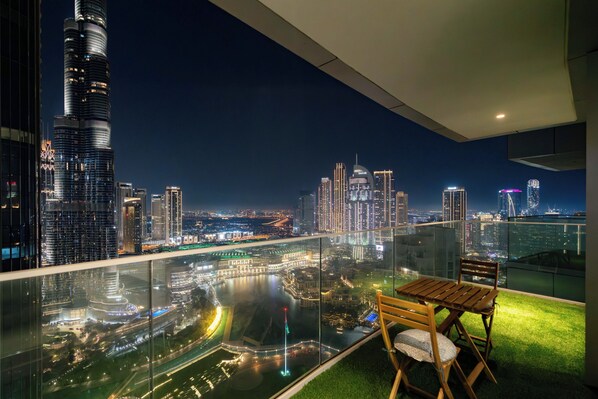 Signature Apartment | Terrace/patio - Lux BnB Opera Grand Burj Khalifa & Fountain View (Dubai)