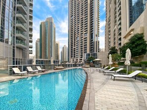 Outdoor pool - Lux BnB Opera Grand Burj Khalifa & Fountain View (Dubai)
