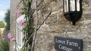A stone wall with a sign reading "Lower Farm Cottage." - Lower Farm Cottage -  Stalbridge Weston, Sherborne (Sturminster Newton, Dorset)