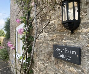 Exterior detail - Lower Farm Cottage -  sleeps 4 guests  in 2 bedrooms (Sturminster Newton, Dorset)