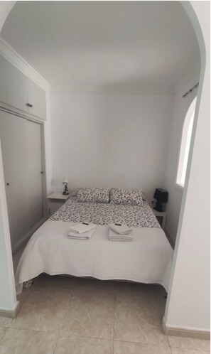 1 chambre, fer et planche à repasser, Wi-Fi, literie fournie