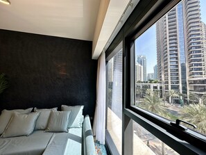 الإطلالة من المنشأة