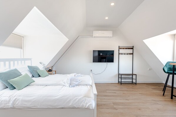 WiFi, bed sheets