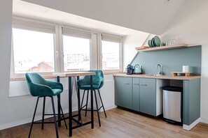 Réfrigérateur, cafetière/bouilloire