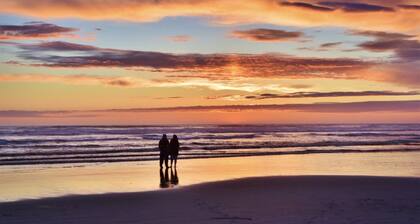 Ocean Front, Walk to Beach, Fenced For Dogs, Vacation Beach House