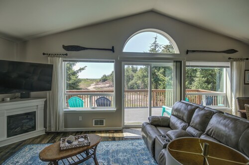 Ocean Front, Walk to Beach, Fenced For Dogs, Vacation Beach House