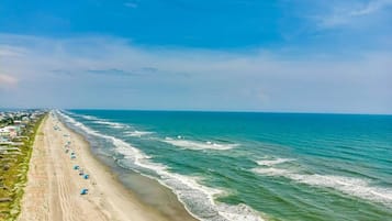 Beach nearby, sun loungers, beach towels