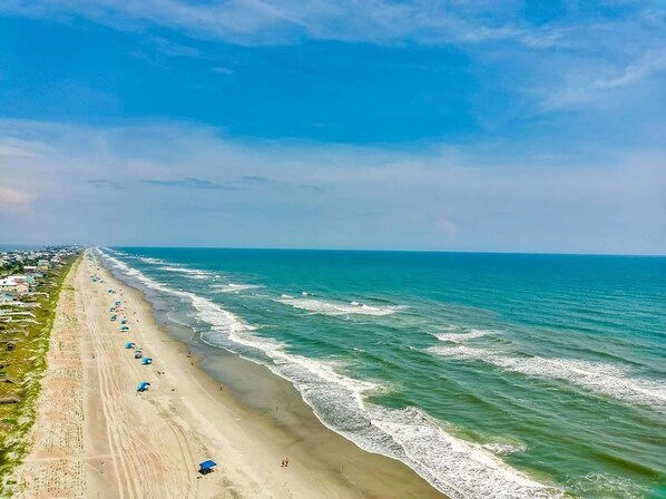 Beach nearby, sun-loungers, beach towels