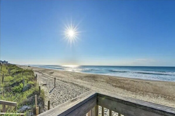 Beach nearby, sun loungers, beach towels