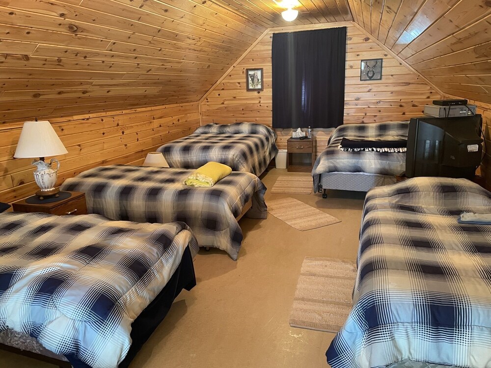 Cabin on 130 acres near Park Rapids , ATV trails, Lakes, Country Bar