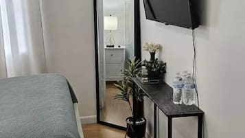 3 slaapkamers, een strijkplank/strijkijzer, wifi, beddengoed