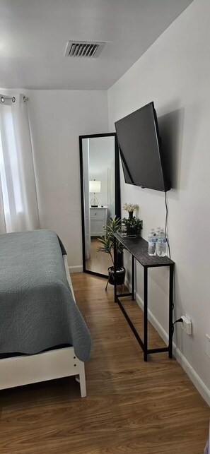 3 chambres, fer et planche à repasser, Wi-Fi, draps fournis