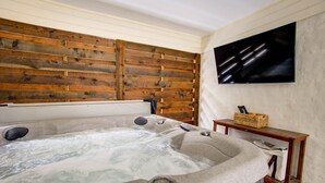 Unclassified image, 5 of 25, button - Casablanca Waco: 5 Mins to Magnolia Silos & Baylor • Hot Tub • Firepit • Pets OK (Robinson)