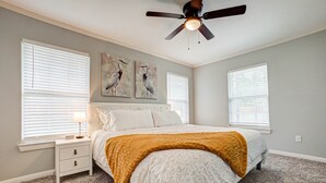 Unclassified image, 4 of 25, button - Casablanca Waco: 5 Mins to Magnolia Silos & Baylor • Hot Tub • Firepit • Pets OK (Robinson)