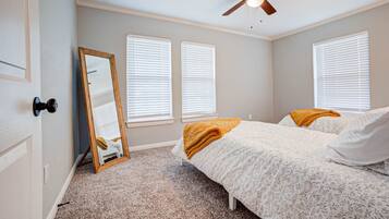 3 bedrooms, iron/ironing board, free WiFi, bed sheets