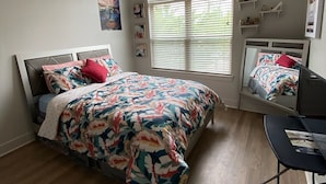 Room - Pretty Plush Place  (Dallas)