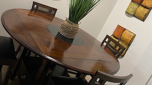 In-room dining - Pretty Plush Place  (Dallas)