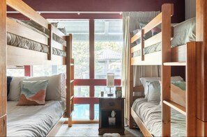 2 quartos, berço de viagem, Wi-Fi de cortesia, roupa de cama