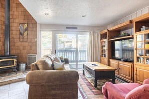 تلفزيون ذكي، مدفأة، كُتُب