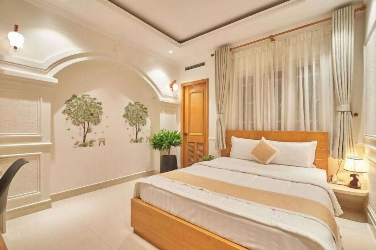 Desk, free WiFi, bed sheets