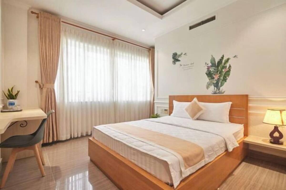 Desk, free WiFi, bed sheets