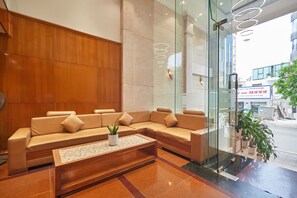 Reception - Bin Bin 10 - Mimosa Hotel near Tan Son Nhat Airport (Ho Chi Minh City)