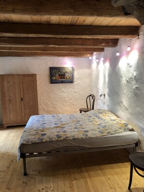 2 bedrooms, travel crib