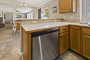 Interior - Large Yard~Great Location~Pet Friendly~Fast Wifi (Boise)