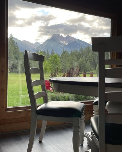 Cozy log cabin on 20 acres