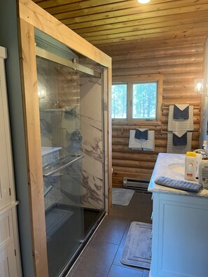 Dusche, Haartrockner, Handtücher, Seife