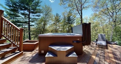 Fall River Oasis Suite with 6 Person Hot Tub