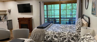 Cozy Mountain Hideaway surrounded by waterfalls and hiking