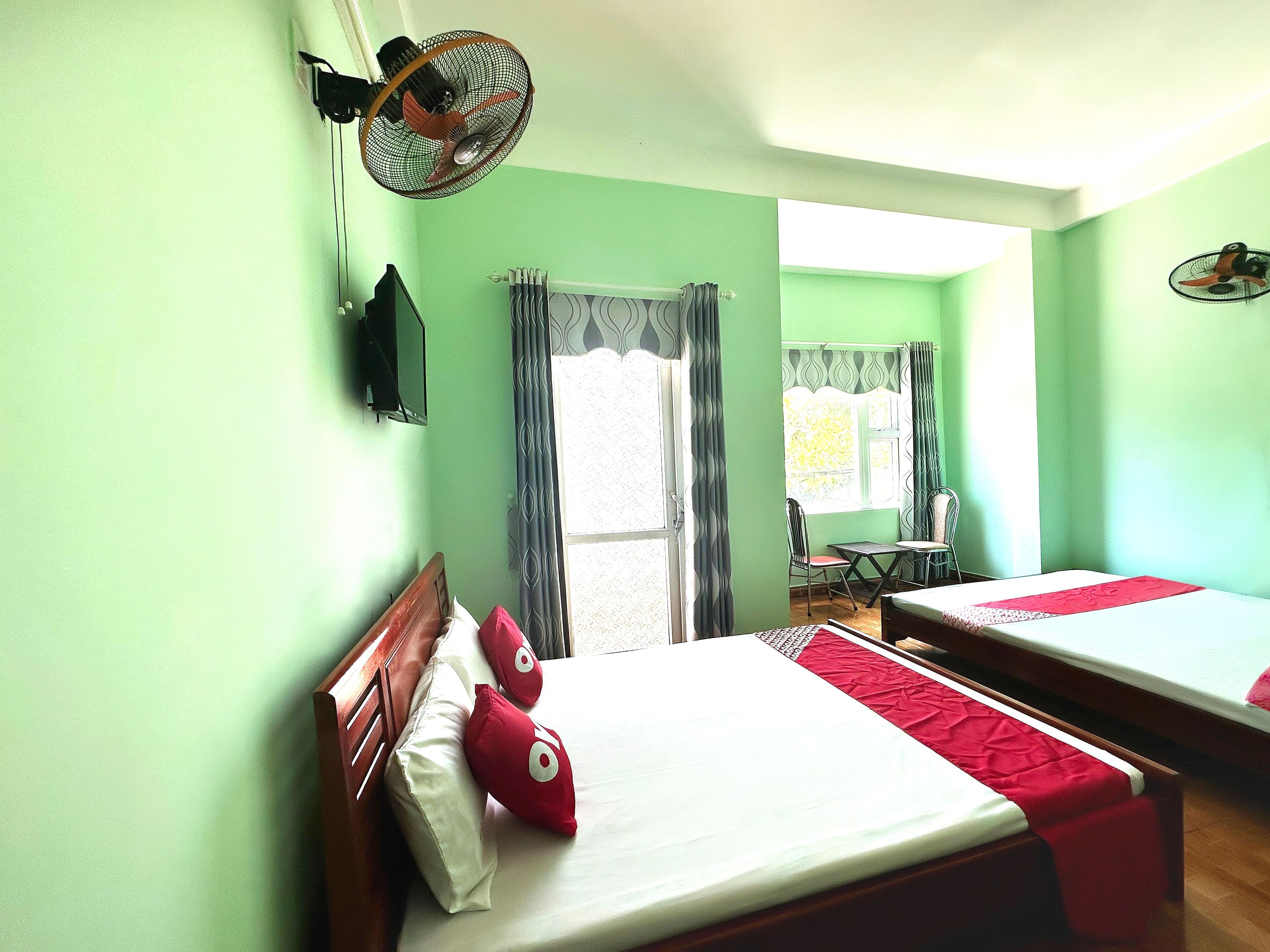 Familjerum - 2 dubbelsängar | Skrivbord, arbetsyta för laptop, gratis wi-fi och sängkläder