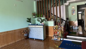 ฝ่ายต้อนรับ