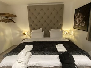 4 bedrooms, travel cot, free WiFi, bed sheets