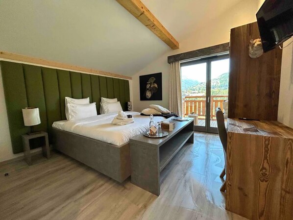 4 bedrooms, travel crib, free WiFi, bed sheets