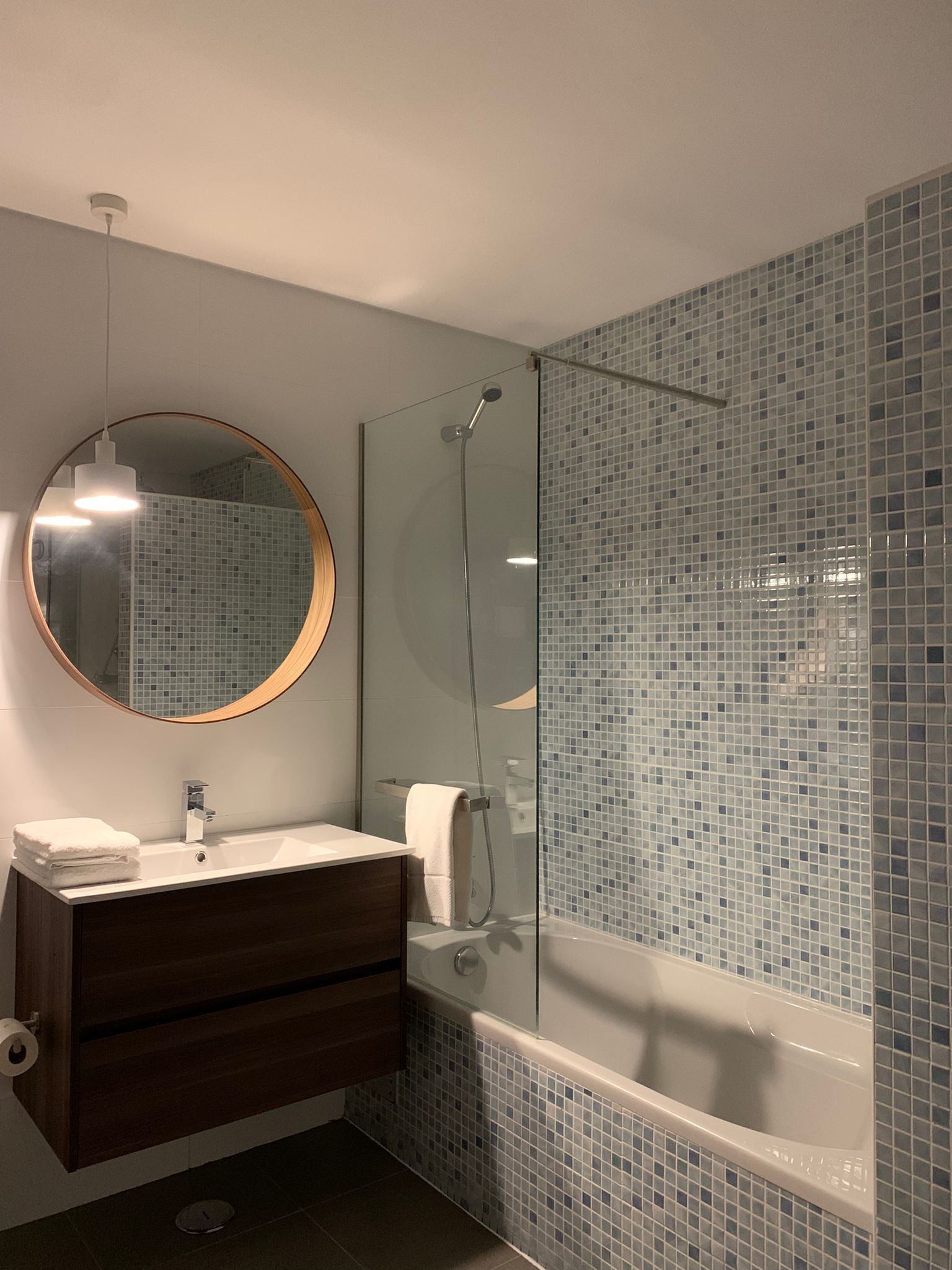 Standard Room | Bathroom | Free toiletries, towels, shampoo, toilet paper