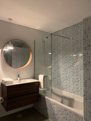 Standard Room | Bathroom | Free toiletries, towels, shampoo, toilet paper - Villa Rey Hotel & Spa (Vila de Rei)