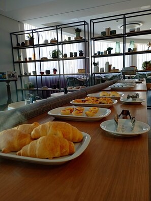 Free daily continental breakfast  - Villa Rey Hotel & Spa (Vila de Rei)