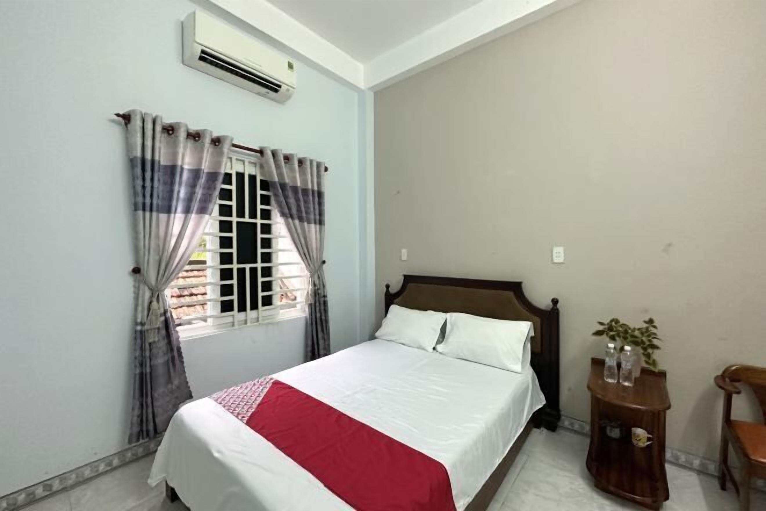 Schreibtisch, laptopgeeigneter Arbeitsplatz, kostenloses WLAN