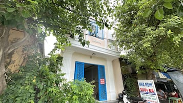 Mặt tiền nơi lưu trú