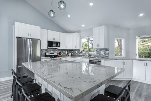 ~OPEN 3/16-18! Beachy Lagoon Getaway! Pool & Spa, Pets OK, Remodeled!~